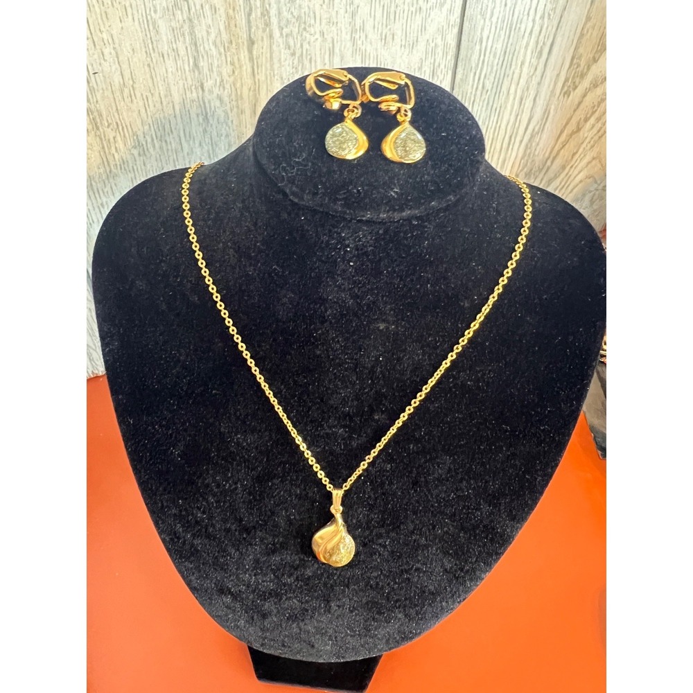 Ronte Of Beverly Hills Genuine diamond dust Necklace & Clip earring set Vintage
